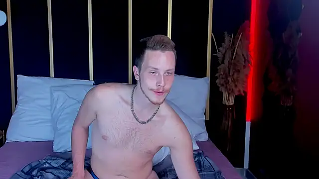 LeoMooree online show from October 2, 2025, 3:57 am