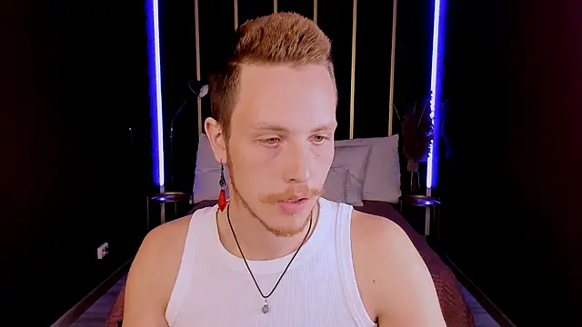 LeoMooree online show from October 4, 2025, 9:13 pm