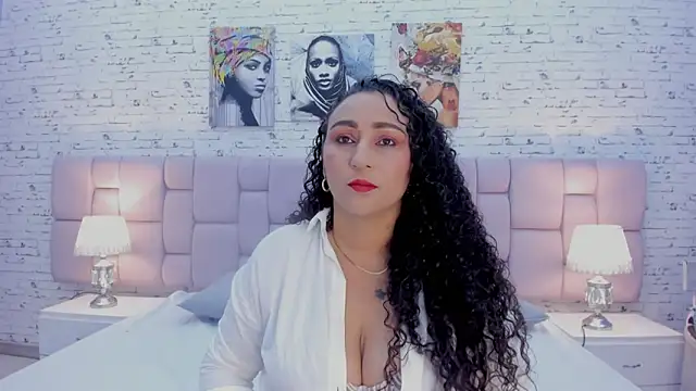 VaniaRose online show from October 8, 2025, 1:09 pm