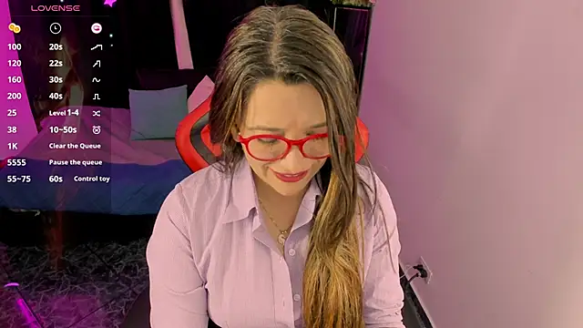 Snapshot of Hanna_MA chatting on April 17, 2026, 10:57 pm Hanna MA online show from April 17, 2026, 10:57 pm