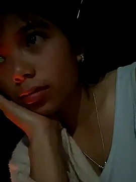 Snapshot of Suki_babyy chatting on November 6, 2025, 12:33 am Suki babyy online show from November 6, 2025, 12:33 am