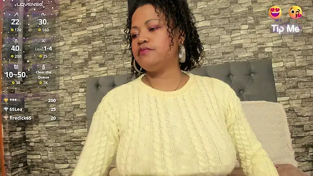 TaniaJhons online show from November 3, 2025, 8:10 pm