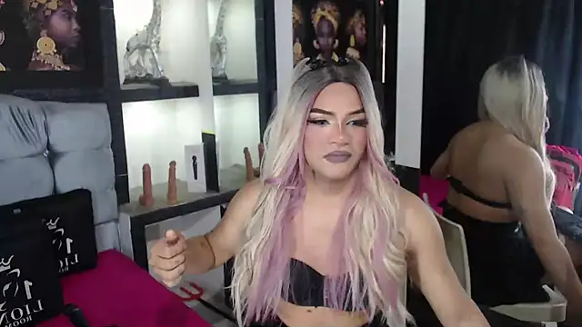 Snapshot of Sophia_hott01 chatting on November 3, 2025, 12:28 pm Sophia hott01 online show from November 3, 2025, 12:28 pm