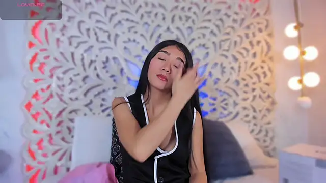 Mariana Kalo online show from November 28, 2025, 5:04 pm