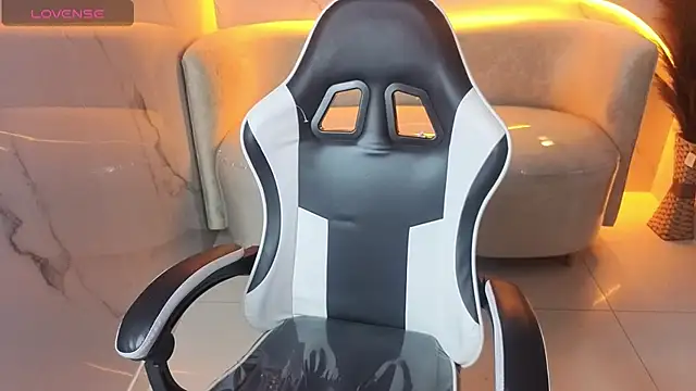 Skyler Gracee Tx online show from November 9, 2025, 12:25 pm