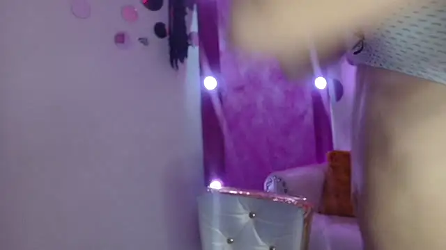 Nina Roser online show from November 2, 2025, 1:02 pm