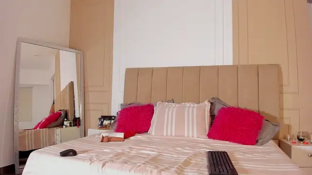 PatriciaFigueroa online show from November 6, 2025, 7:26 pm