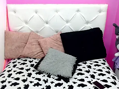 xx-kike-xx online show from September 26, 2025, 2:21 pm