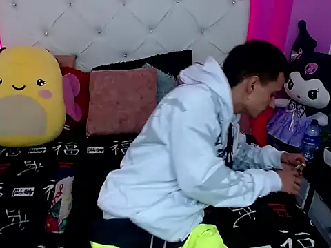 xx-kike-xx online show from October 1, 2025, 1:17 pm