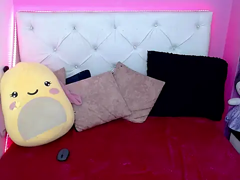 xx-kike-xx online show from October 6, 2025, 1:08 pm