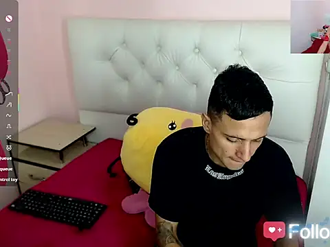 xx-kike-xx online show from October 10, 2025, 1:21 pm