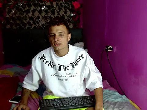 xx-kike-xx online show from November 14, 2025, 1:26 am