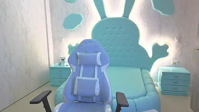 Mia Cuttee online show from October 12, 2025, 3:27 am