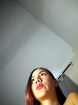 Mia-Reyes online show from October 27, 2025, 1:59 pm