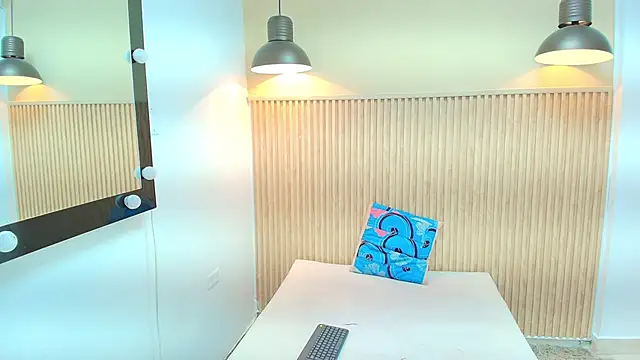 Frayhot777 online show from February 6, 2026, 8:23 pm