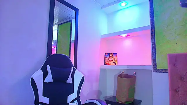 lala clark online show from September 29, 2025, 12:54 pm