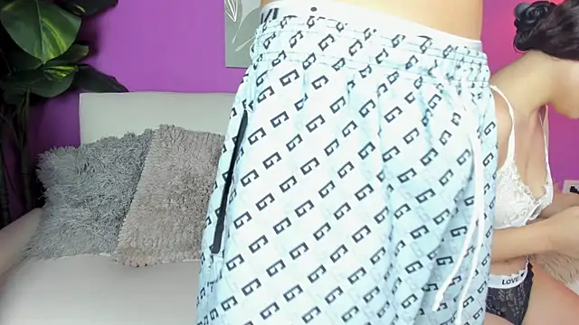 Tinygiirls online show from October 10, 2025, 12:15 pm