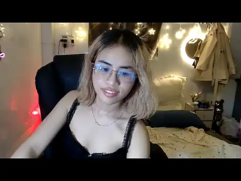 Snapshot of EllieYoon chatting on October 16, 2025, 2:29 pm EllieYoon online show from October 16, 2025, 2:29 pm