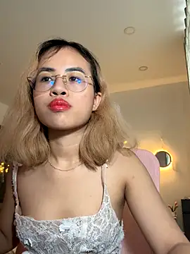 Snapshot of EllieYoon chatting on November 27, 2025, 5:20 am EllieYoon online show from November 27, 2025, 5:20 am