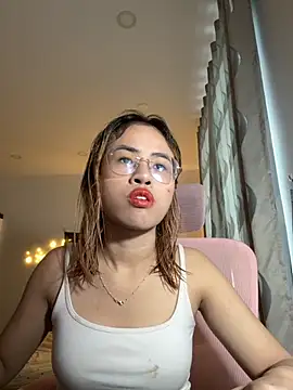 Snapshot of EllieYoon chatting on November 30, 2025, 9:13 am EllieYoon online show from November 30, 2025, 9:13 am