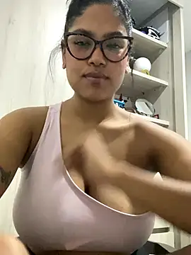 miiabrown18 online show from October 18, 2025, 2:47 am