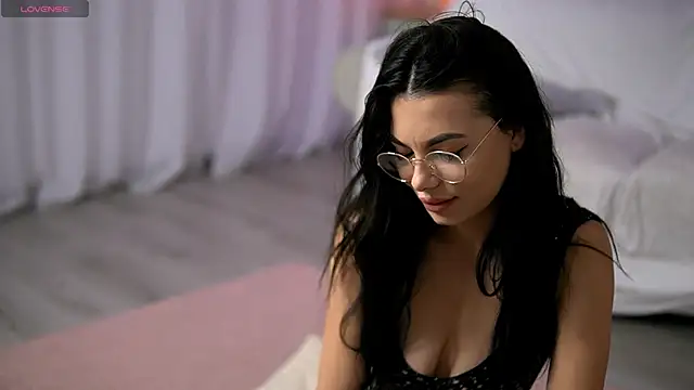 Snapshot of SierraVyx chatting on September 26, 2025, 4:05 am SierraVyx online show from September 26, 2025, 4:05 am