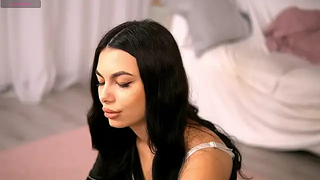 Snapshot of SierraVyx chatting on October 4, 2025, 4:43 am SierraVyx online show from October 4, 2025, 4:43 am