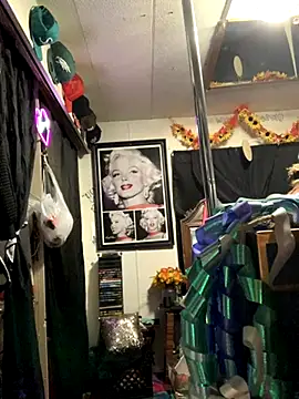 Snapshot of blondebarbiebae chatting on September 30, 2025, 2:38 am blondebarbiebae online show from September 30, 2025, 2:38 am