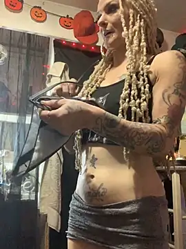 Snapshot of blondebarbiebae chatting on November 7, 2025, 7:08 am blondebarbiebae online show from November 7, 2025, 7:08 am