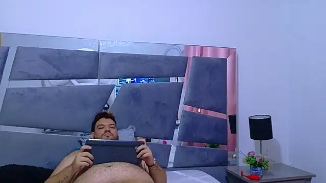 Snapshot of big_bearr chatting on November 9, 2025, 5:00 pm big bearr online show from November 9, 2025, 5:00 pm