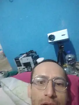 Snapshot of AlvarezAmbar chatting on May 18, 2026, 9:15 am AlvarezAmbar online show from May 18, 2026, 9:15 am