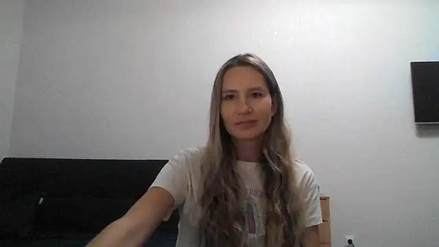 Tavriena online show from November 3, 2025, 8:43 pm