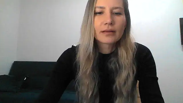 Tavriena online show from November 8, 2025, 6:51 pm