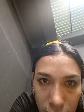 Snapshot of Coraline__dk2 chatting on October 1, 2025, 12:11 pm Coraline dk2 online show from October 1, 2025, 12:11 pm