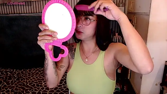 Snapshot of YourDreamTrans chatting on October 21, 2025, 3:51 am YourDreamTrans online show from October 21, 2025, 3:51 am