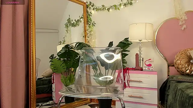 NaiaWhisper online show from October 4, 2025, 5:16 am