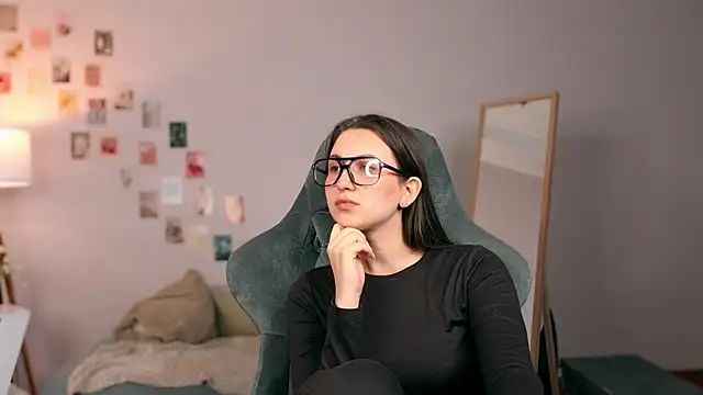 raviolly046 online show from September 26, 2025, 5:33 am