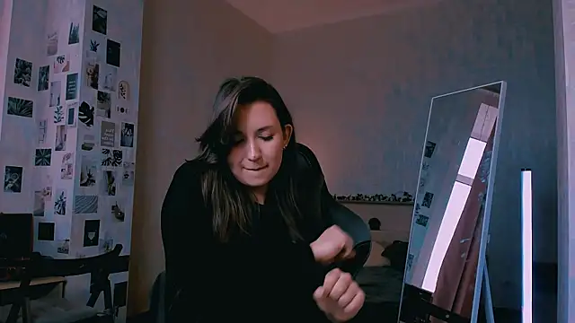 raviolly046 online show from October 9, 2025, 11:52 am