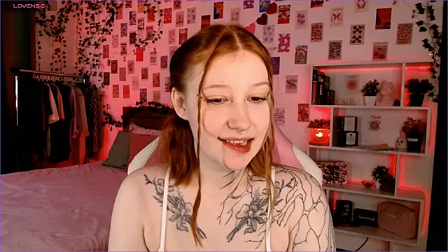 Snapshot of Ayla_Hicks chatting on October 1, 2025, 3:12 am Ayla Hicks online show from October 1, 2025, 3:12 am