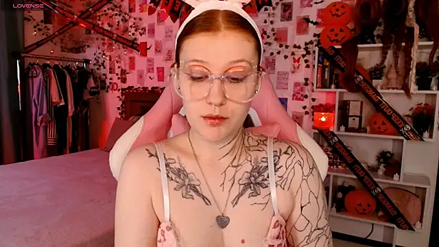 Snapshot of Ayla_Hicks chatting on November 2, 2025, 4:26 am Ayla Hicks online show from November 2, 2025, 4:26 am