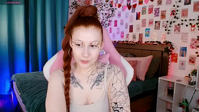 Ayla Hicks online show from November 19, 2025, 7:03 pm