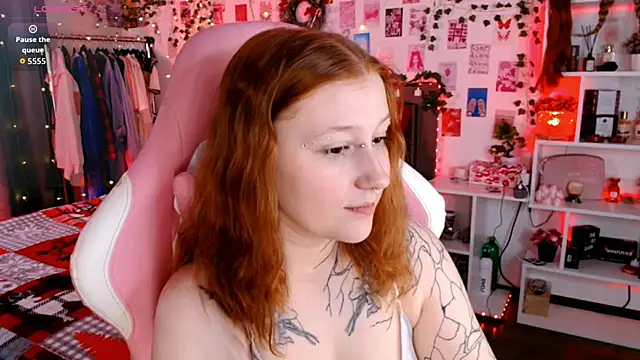 Ayla Hicks online show from November 27, 2025, 7:49 pm