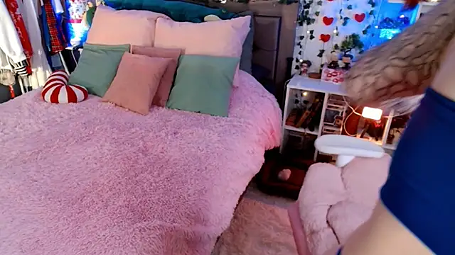 Ayla Hicks online show from March 28, 2026, 8:19 pm