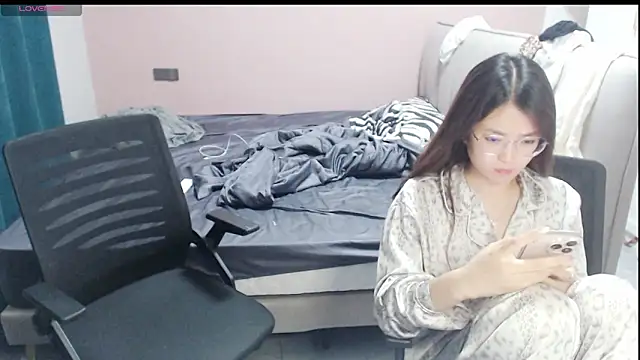 redrose520 online show from October 7, 2025, 12:02 pm