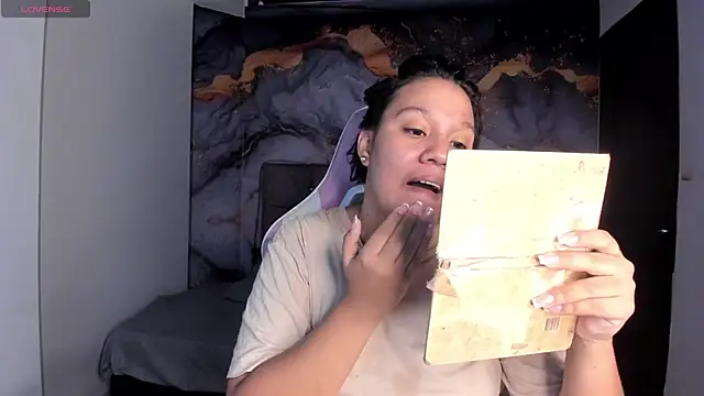 Tamara Johnss  online show from November 7, 2025, 3:06 am