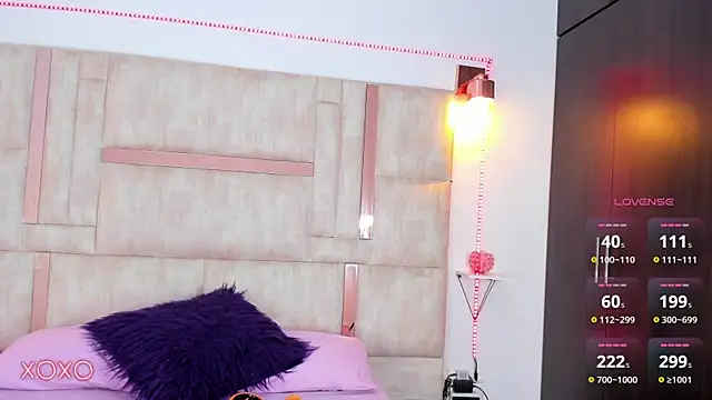 emily  walker online show from November 6, 2025, 1:12 pm