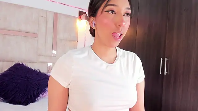 emily  walker online show from November 20, 2025, 12:38 pm