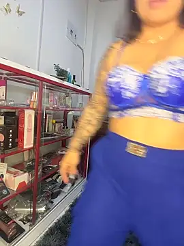 Snapshot of liz_and_thiago chatting on September 25, 2025, 7:28 pm liz and thiago online show from September 25, 2025, 7:28 pm