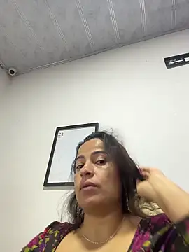 Snapshot of liz_and_thiago chatting on September 26, 2025, 8:35 pm liz and thiago online show from September 26, 2025, 8:35 pm