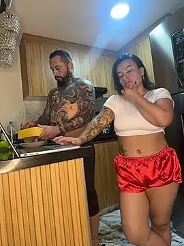 Snapshot of liz_and_thiago chatting on October 3, 2025, 12:51 am liz and thiago online show from October 3, 2025, 12:51 am